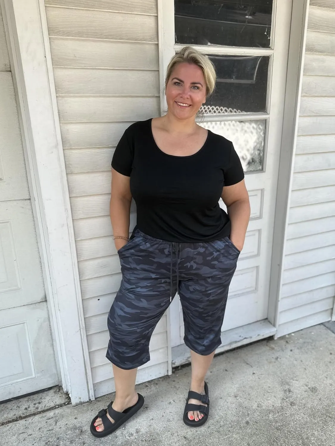 FOREYOND Plus Size Capri Pants for Women Loose Fit Yoga Pants with Pockets Workout Activewear Sweatpants