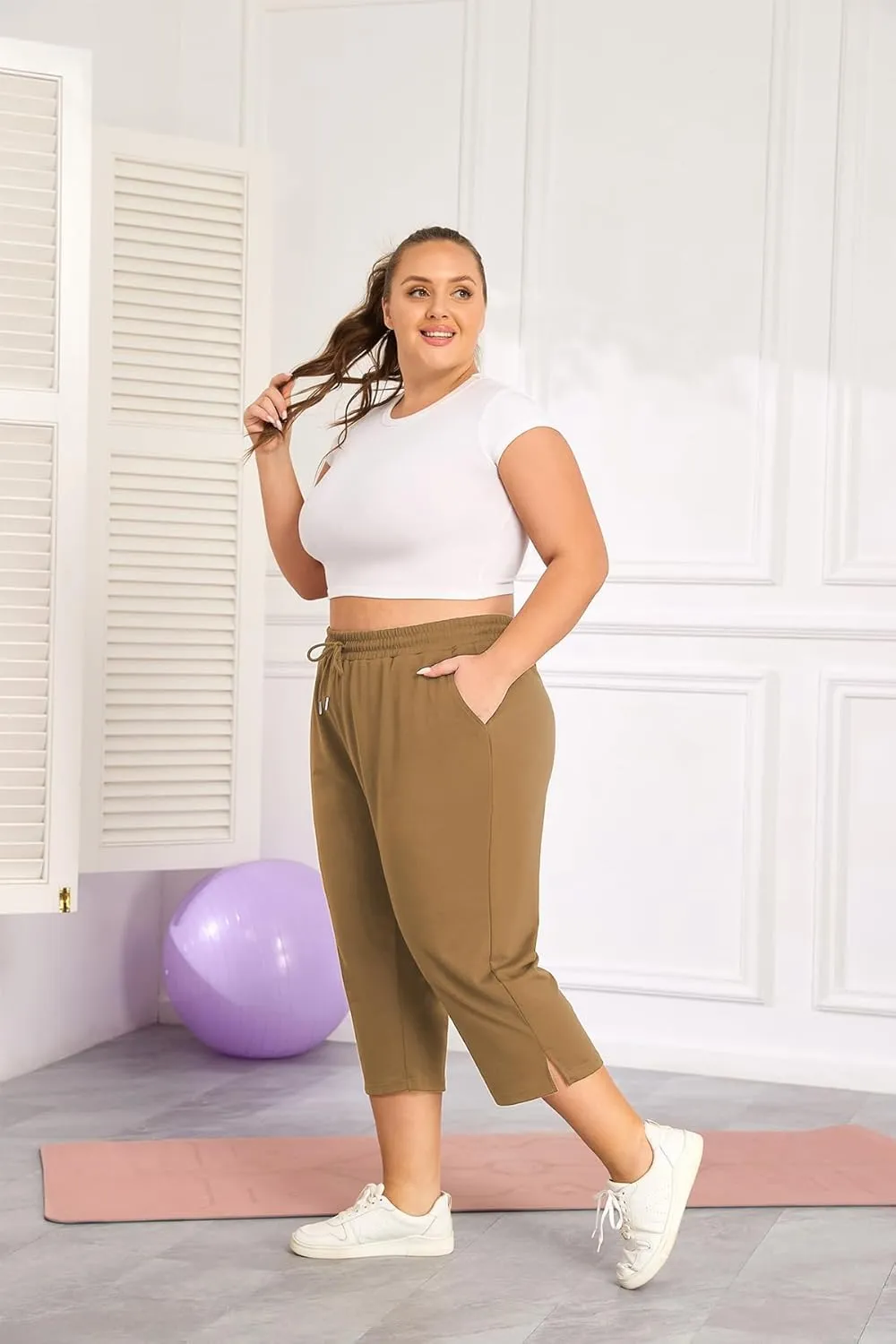 Plus Size Capri Pants for Women Loose Fit Yoga Pants with Pockets Workout Activewear Sweatpants