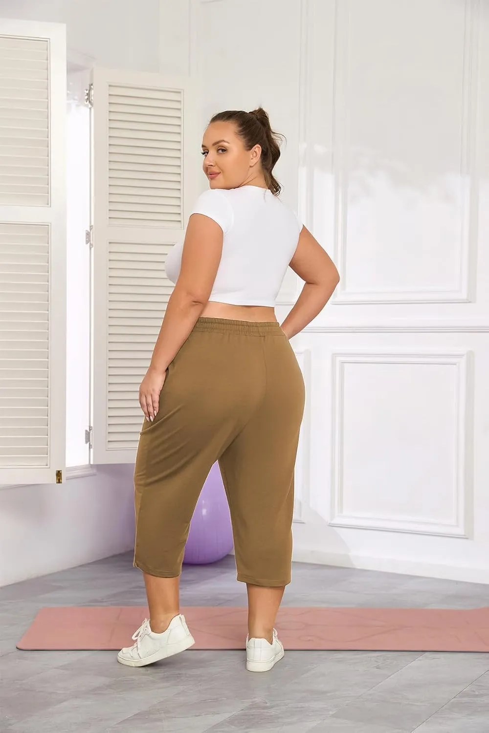 Plus Size Capri Pants for Women Loose Fit Yoga Pants with Pockets Workout Activewear Sweatpants