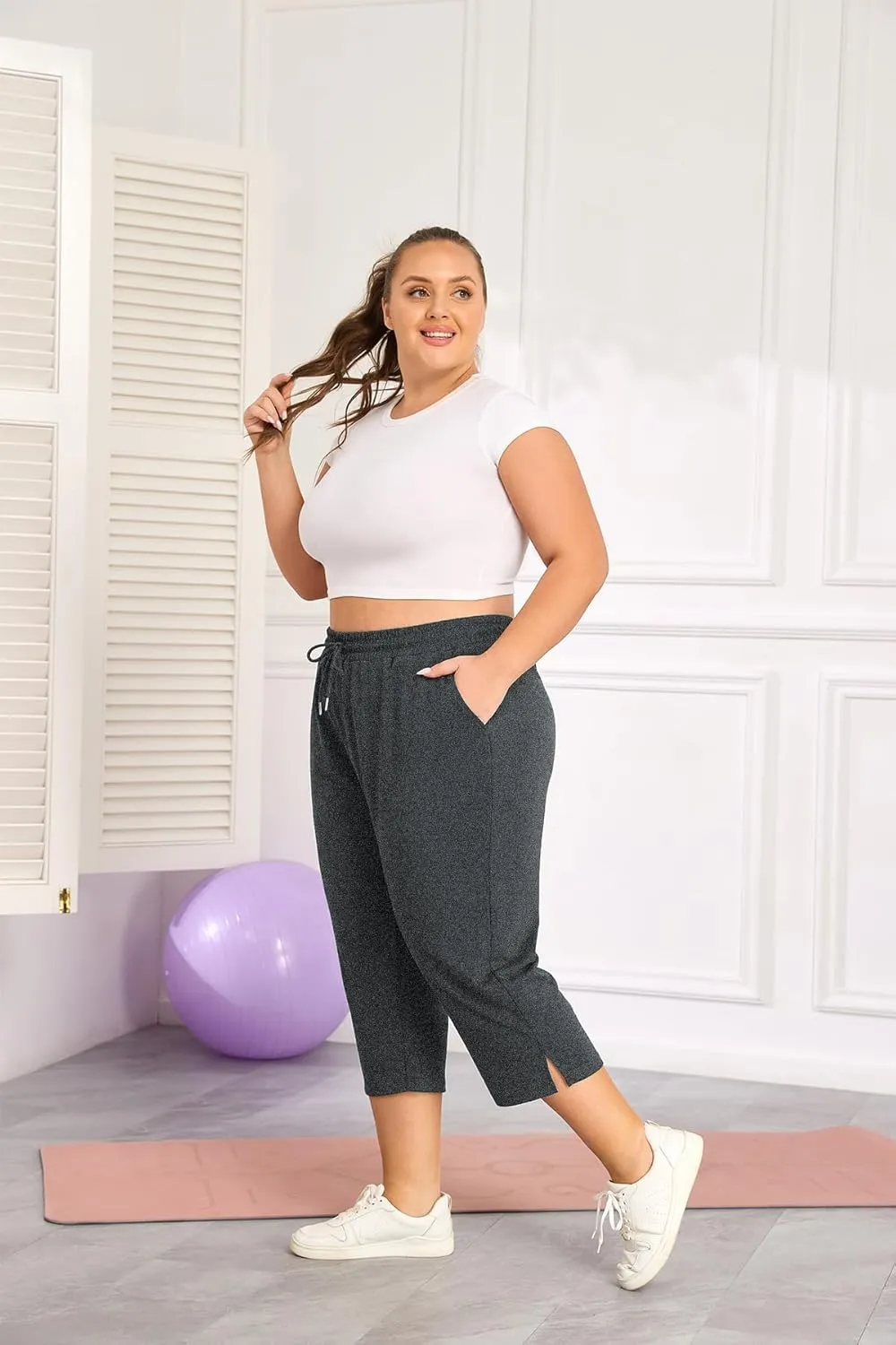 Plus Size Capri Pants for Women Loose Fit Yoga Pants with Pockets Workout Activewear Sweatpants