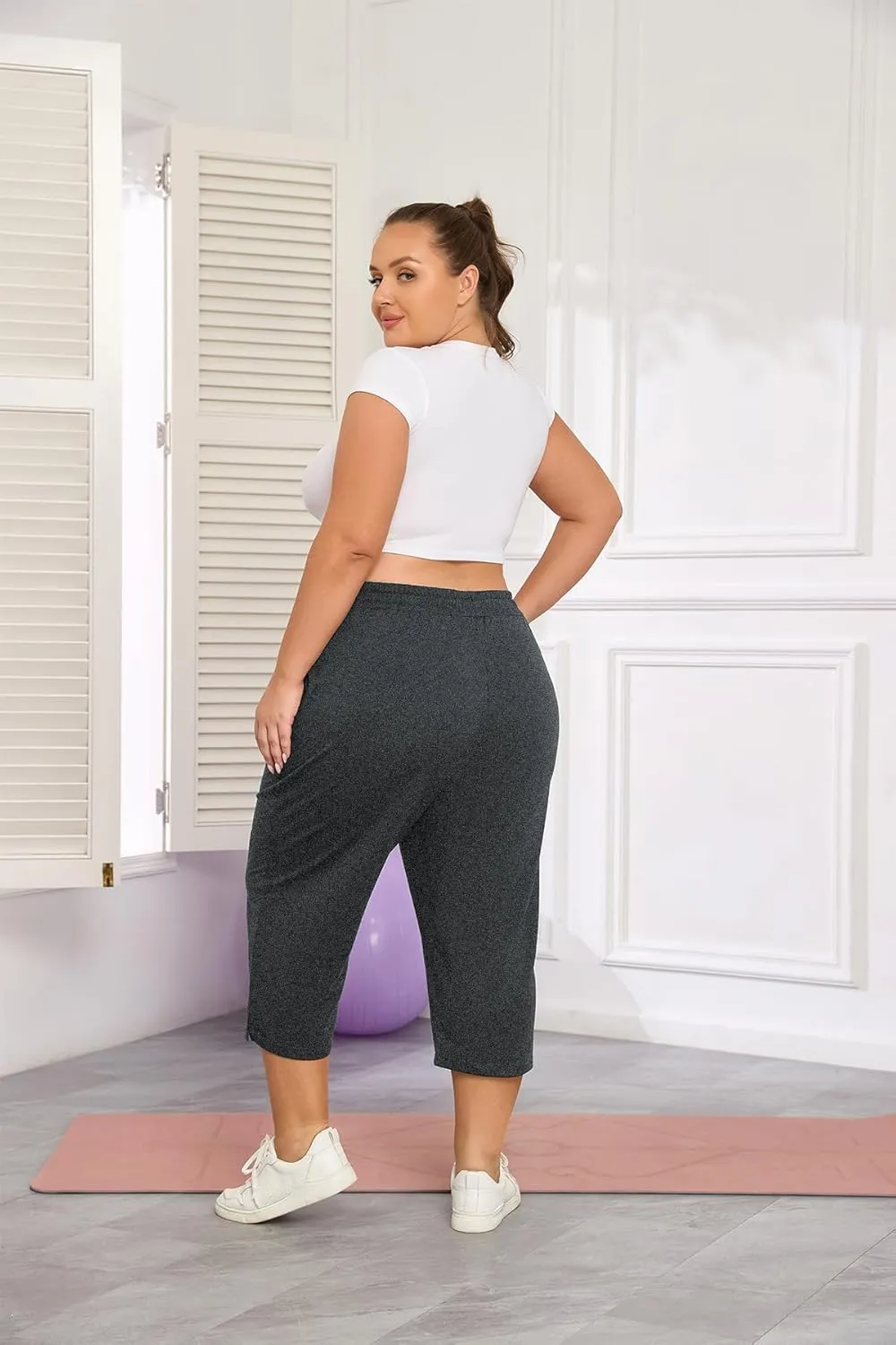 Plus Size Capri Pants for Women Loose Fit Yoga Pants with Pockets Workout Activewear Sweatpants